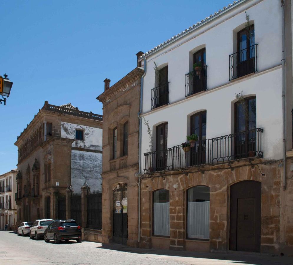 Apartamentos Tres Llaves Palacio De Vela De Los Cobos Úbeda Exterior foto