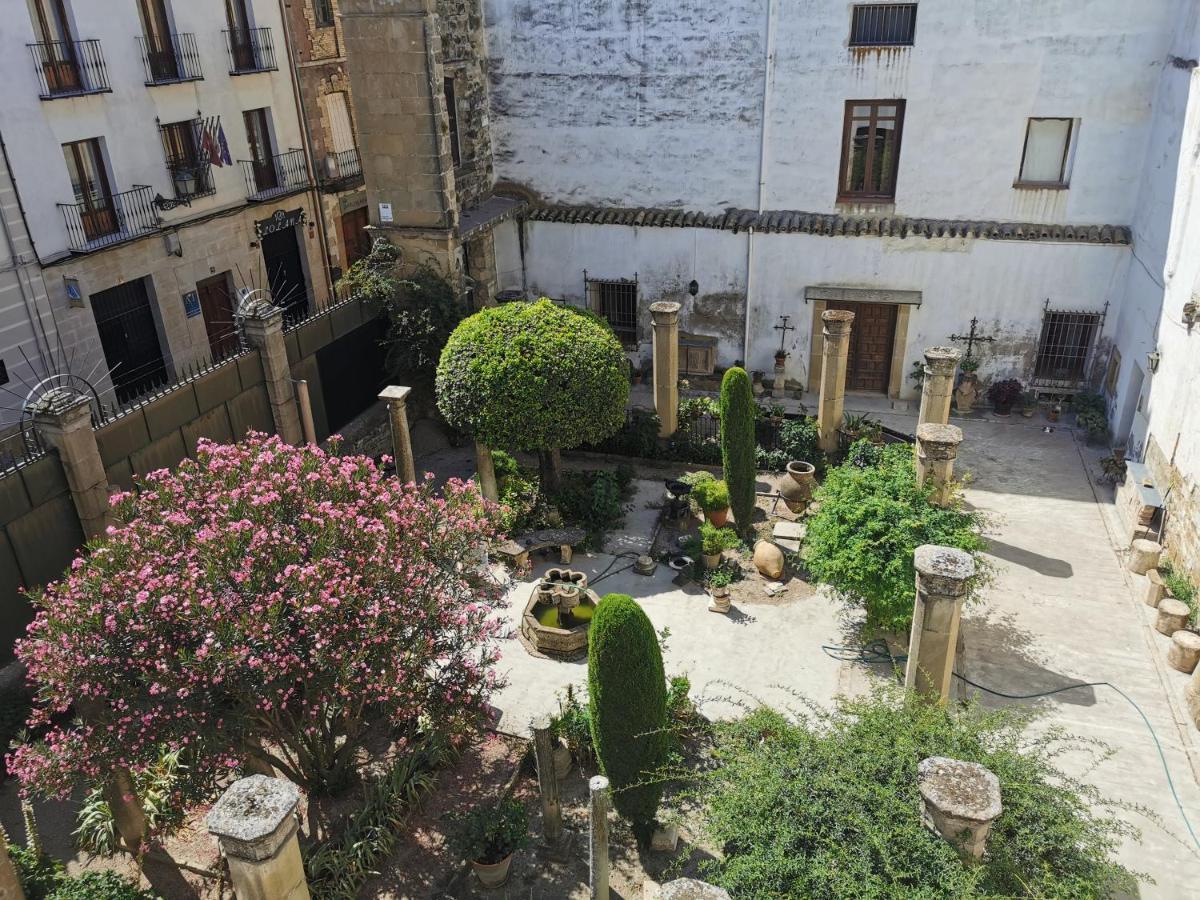 Apartamentos Tres Llaves Palacio De Vela De Los Cobos Úbeda Exterior foto